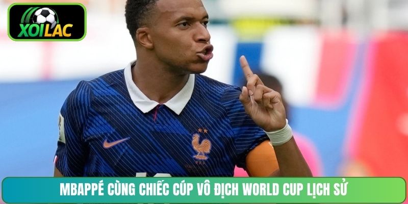 Mbappé cùng chiếc cúp vô địch World Cup lịch sử